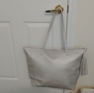 Large Tote with Zipper Tassel
